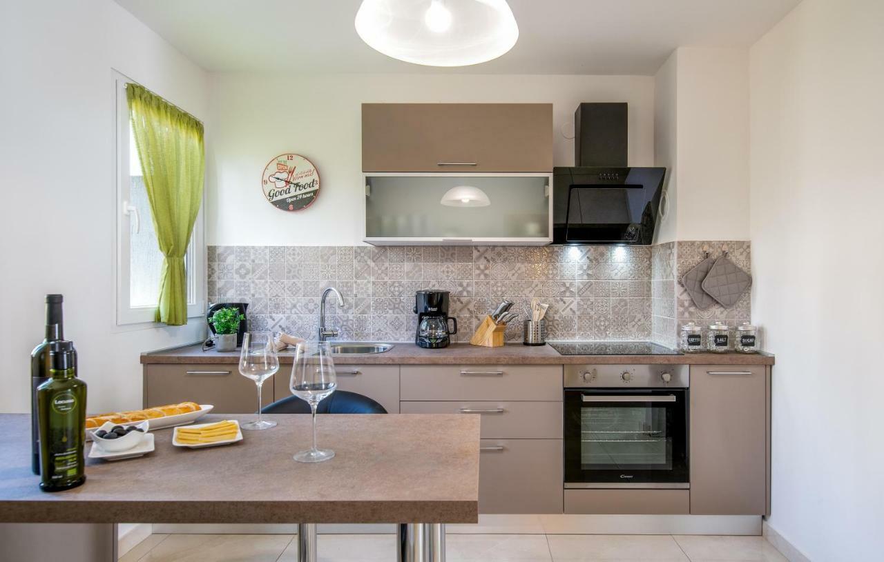 Family Apartment Ingrid พูลา ภายนอก รูปภาพ