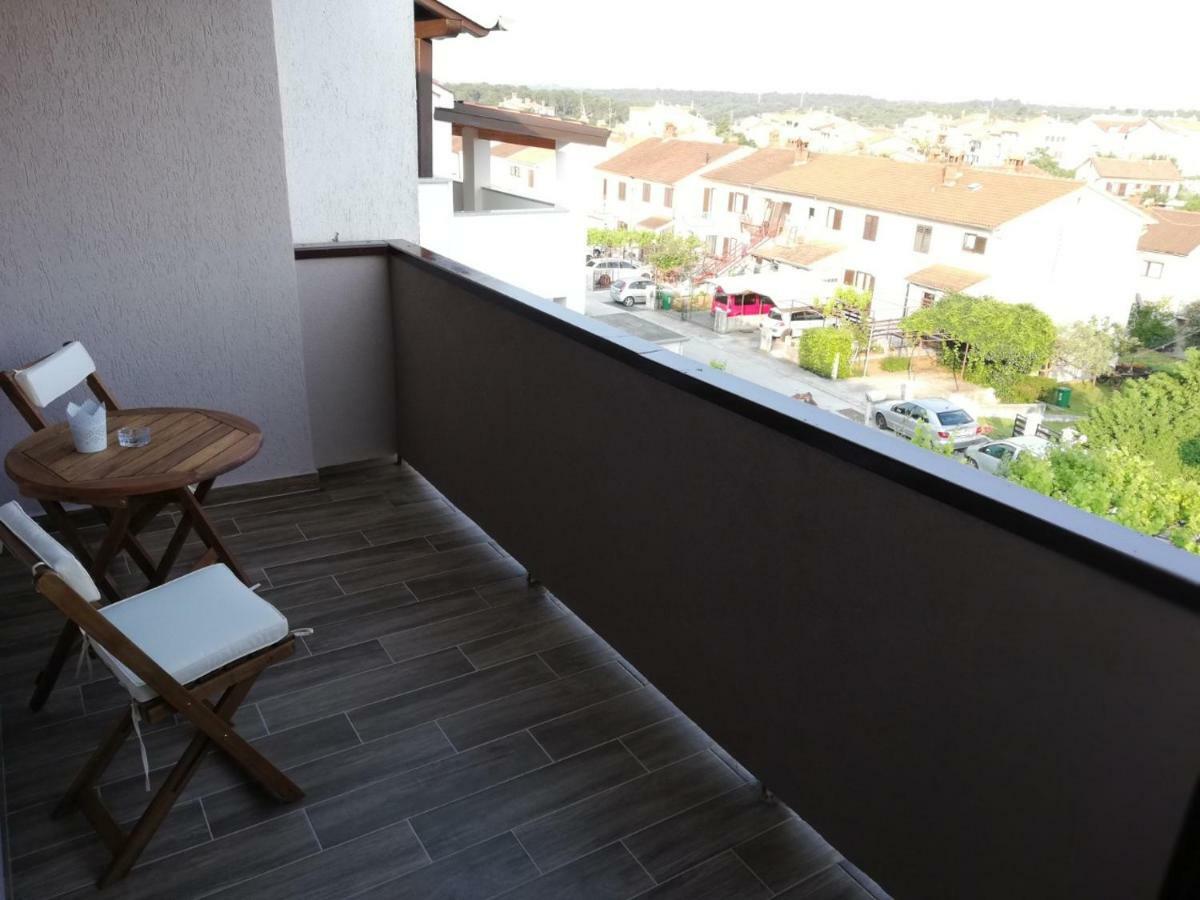 Family Apartment Ingrid พูลา ภายนอก รูปภาพ